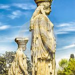 statue-del-caryatides-alla-villa-adriana-tivoli-53527348